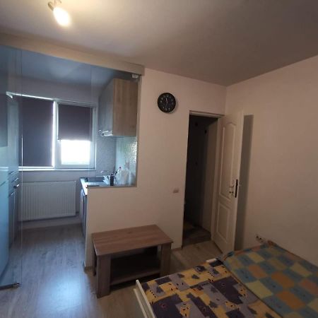 Holidays Inn Studio บูคาเรสต์ ภายนอก รูปภาพ