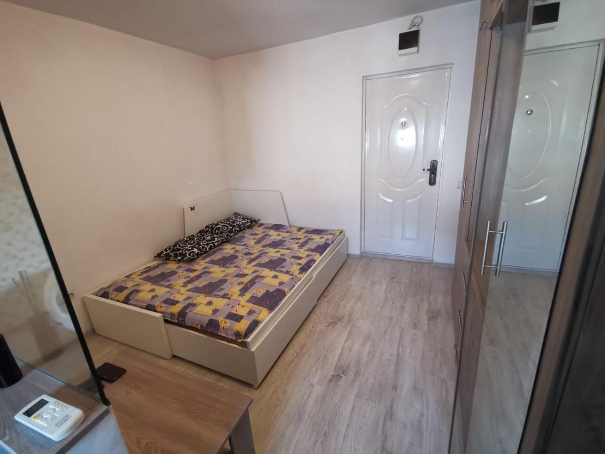 Holidays Inn Studio บูคาเรสต์ ภายนอก รูปภาพ