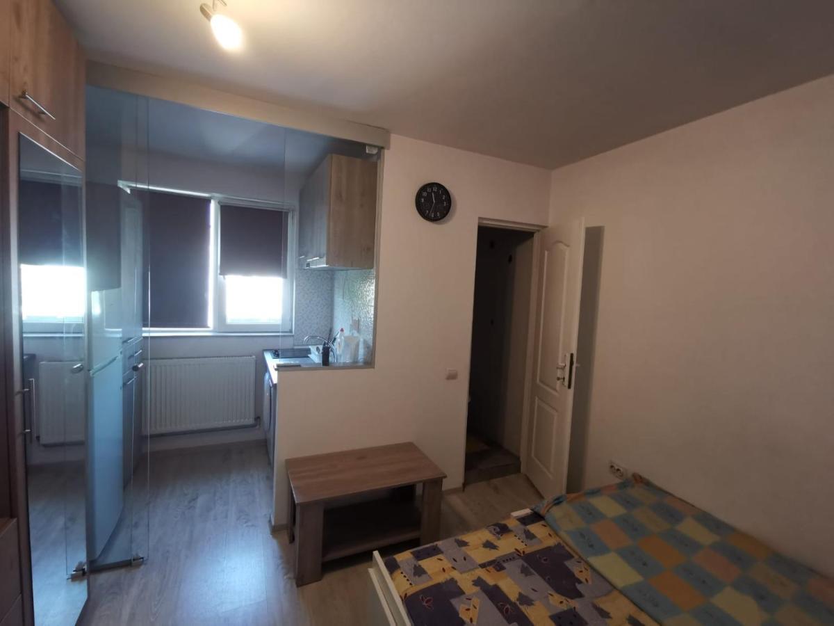 Holidays Inn Studio บูคาเรสต์ ภายนอก รูปภาพ