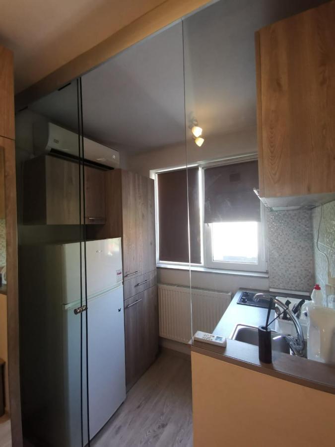 Holidays Inn Studio บูคาเรสต์ ภายนอก รูปภาพ